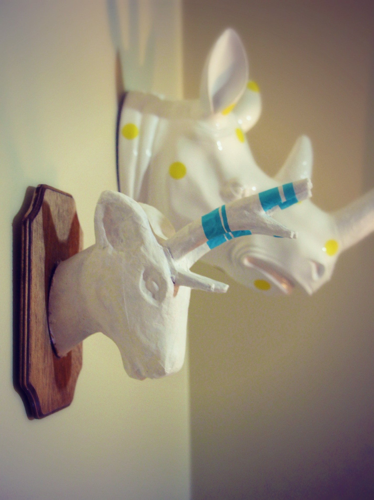 Little Pink Monster's tutorial on DIY deer mounts & polk dot rhinos!