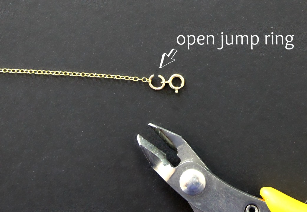 How to shorten a necklace chain yourself