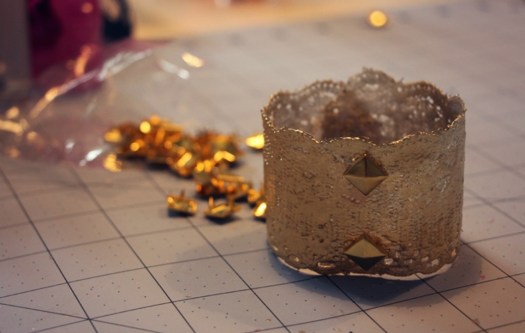DIY Lace Cuffs :: by Little Pink Monster