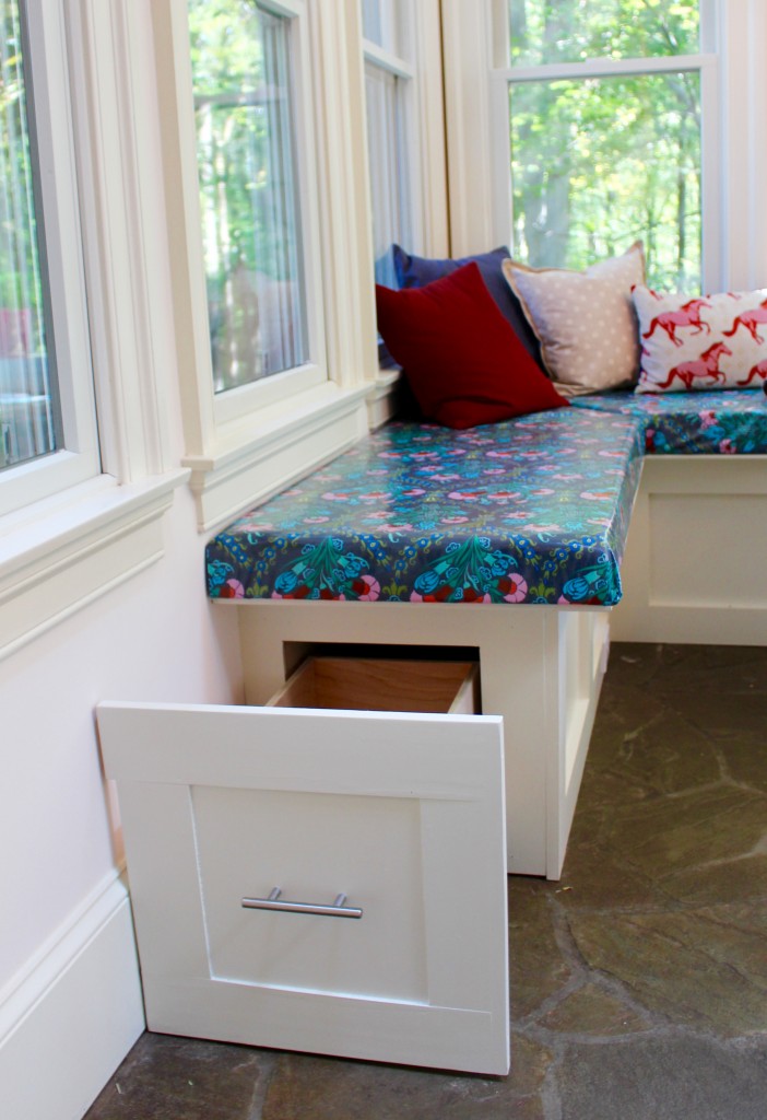 DIY built in kitchen banquette bench :: Little Pink Monster