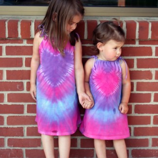 Make a tie-dye heart dress from a men’s undershirt (video!)