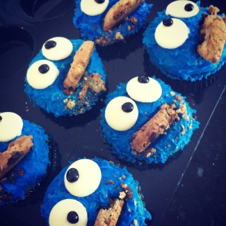 Cookie Monster Cupcakes {nom NOM nom!}